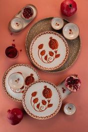 Hermia Juego de desayuno de porcelana de 14 piezas - Crema y Rojo